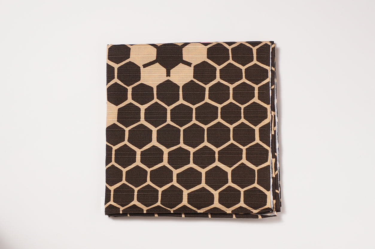 Furoshiki (tissu d'emballage) | Hexagonal, marron | 100% coton, 70 cm, fabriqué au Japon | Mashu KYOTO