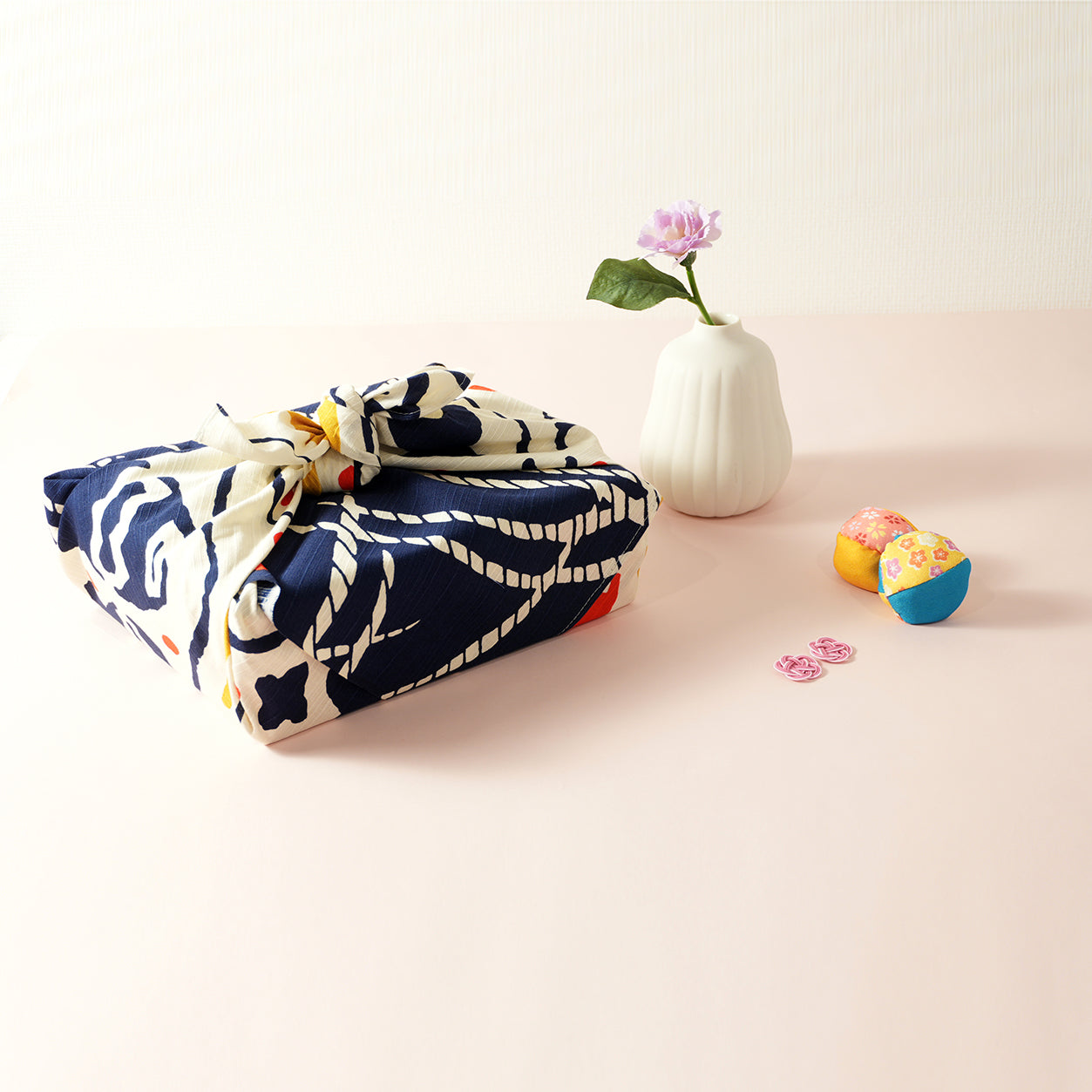 Furoshiki | Tsuyoku ni Tsuyokusa (Fleurs de rosée dans un vase) - Naturel | 100% coton, 70 cm, fabriqué au Japon | Mashu KYOTO
