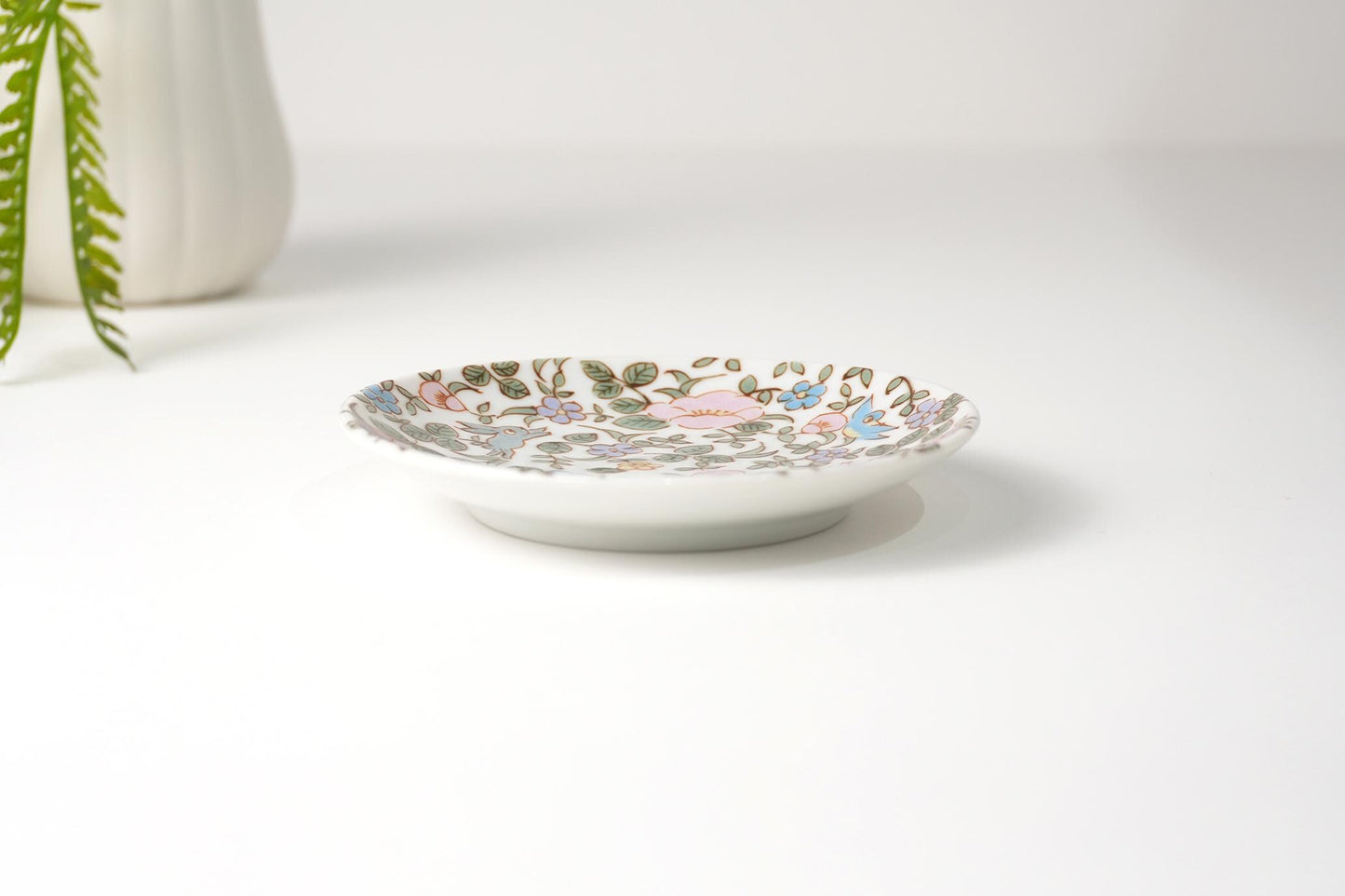 Kutani Art Small Plate: Flower and Rabbit, supervised by Takatomo Kawai