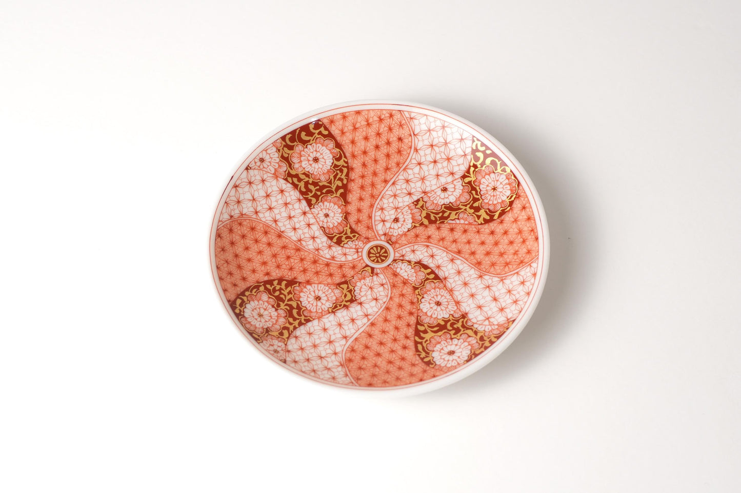 Kutani Art Small Plate, Red and White Design of Floral Scroll, Supervised by Reiko Fukushima