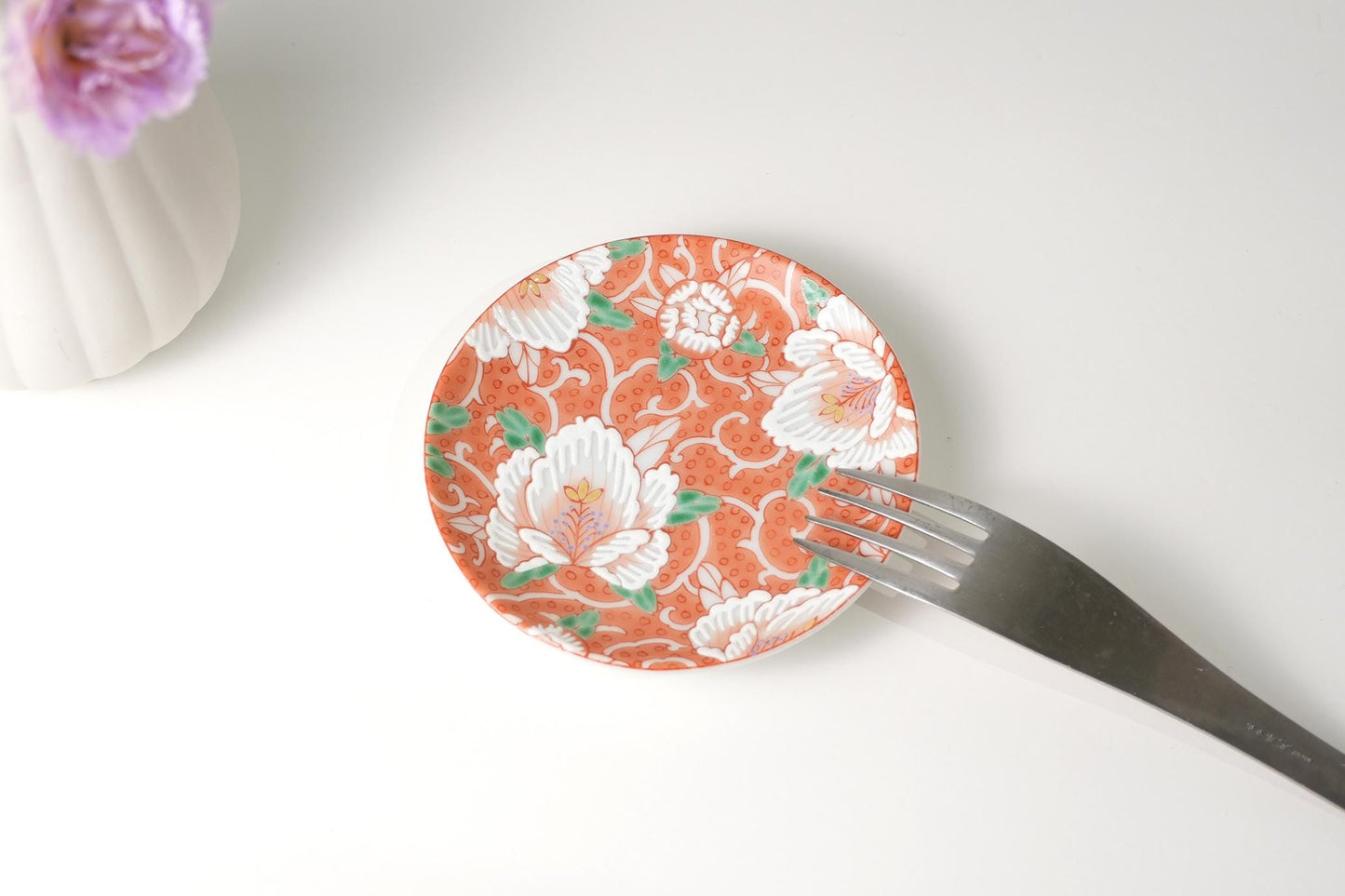 Kutani Art Small Plates: Akie Manyo Hana, under the supervision of Hoshizora Tamura