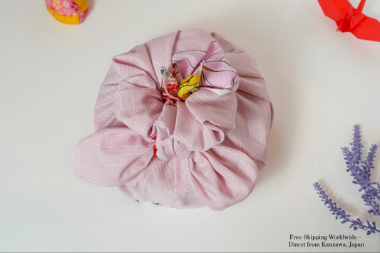 Furoshiki | Maneki Neko rempli de fleurs | 100% coton, 70 cm, fabriqué au Japon | KASHIKO