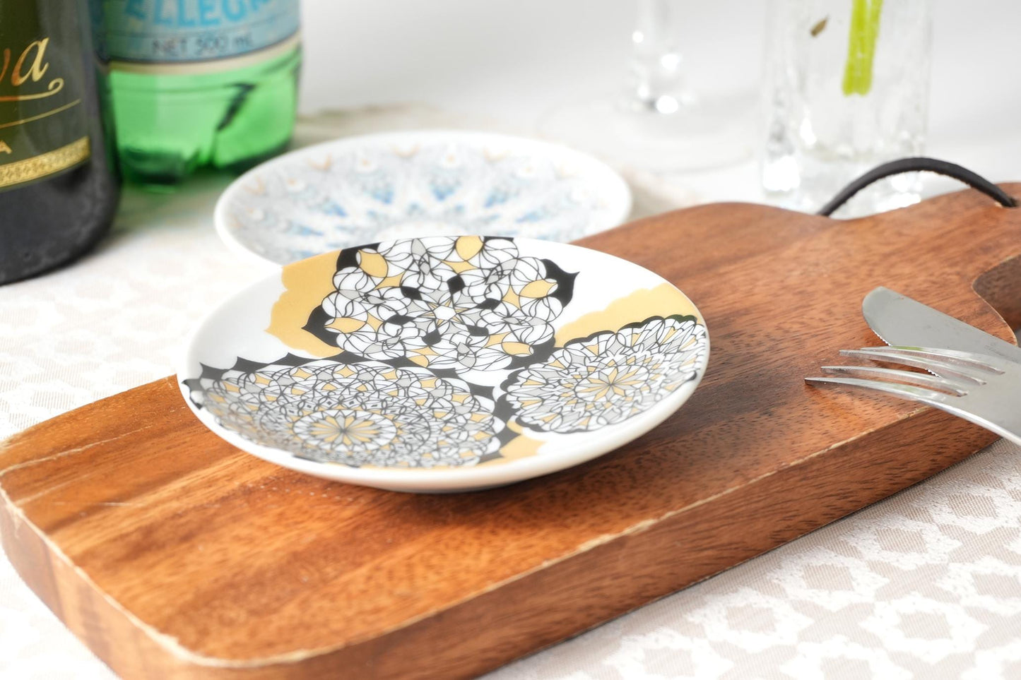 Kutani Art Small Plates: Gold and Silver Fine-Line Painting, Supervised by Shunjiro Ishitomi