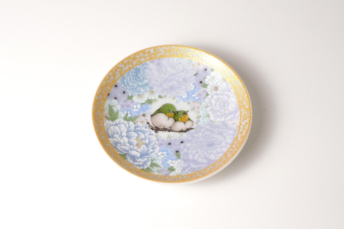 Kutani Art Small Plate, Flowers in Light Pink, with White Eyes, supervised by Satomi Kawata