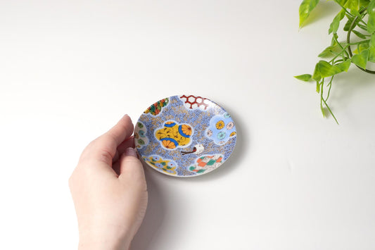 Petite assiette Kutani Art « Chutes de neige à cette époque » Supervisé par Chie Sakurai | Motif de bon augure, fabriqué au Japon, coffret cadeau