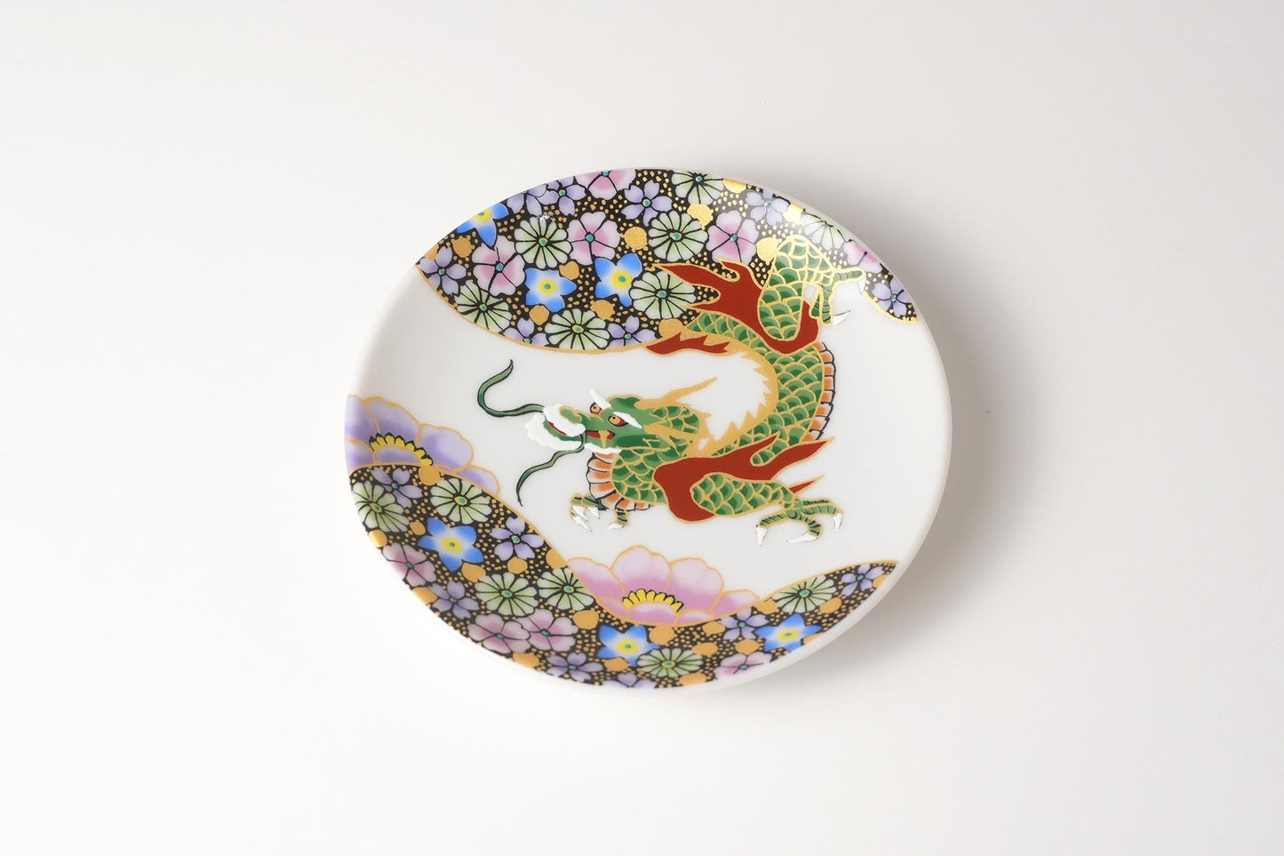 Kutani Art Small Plate, Overglaze Enameling, Design of Flowers and Dragons, Supervised by Takashi Satoh