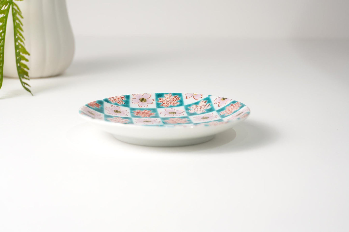 Kutani Art Small Plate, Cherry Blossom Design, Supervised by Yuki Tanaka