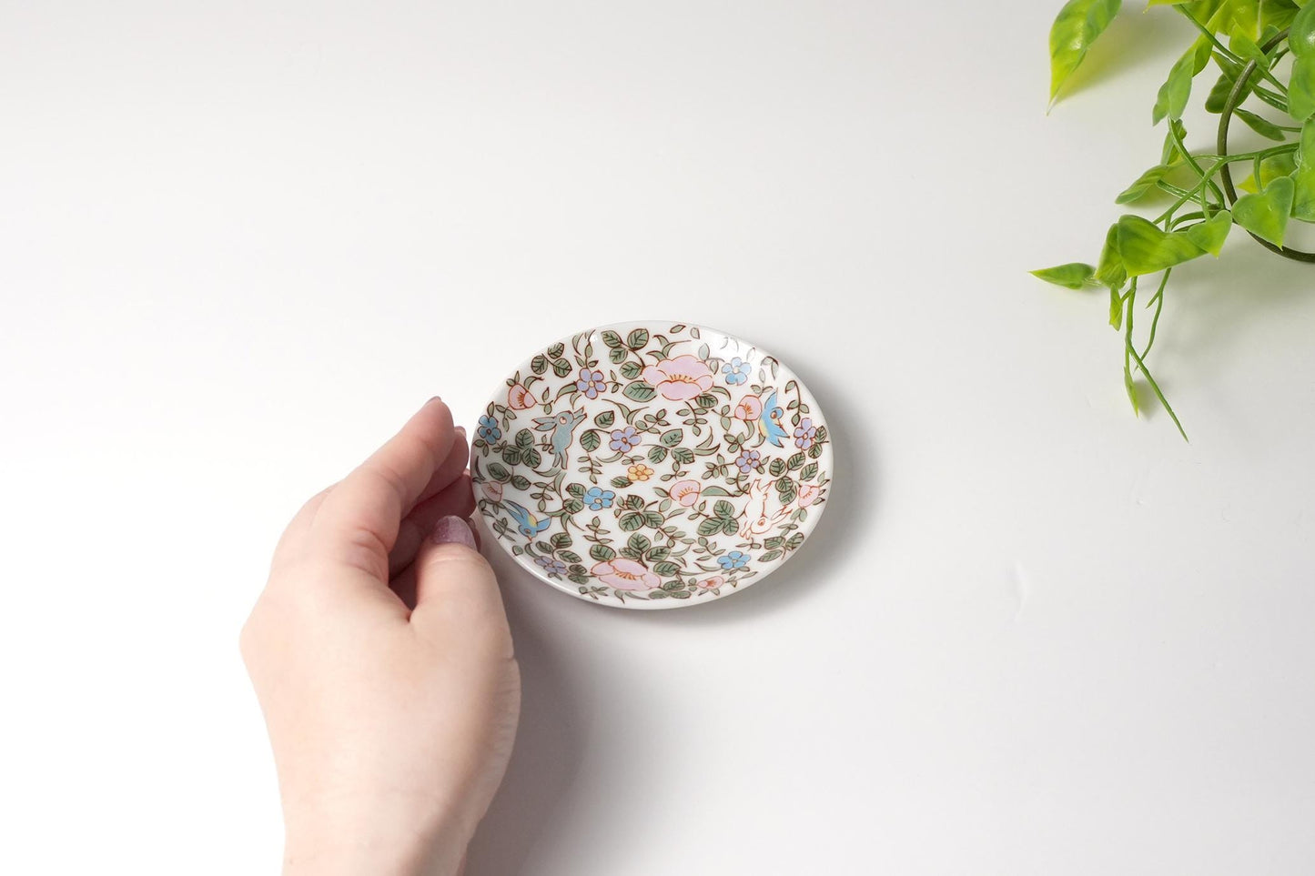 Kutani Art Small Plate: Flower and Rabbit, supervised by Takatomo Kawai