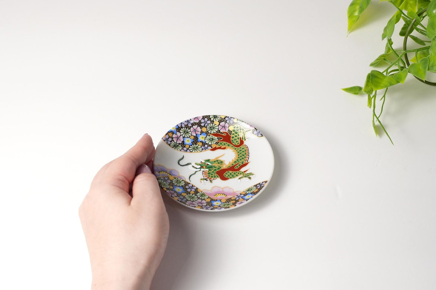 Kutani Art Small Plate, Overglaze Enameling, Design of Flowers and Dragons, Supervised by Takashi Satoh