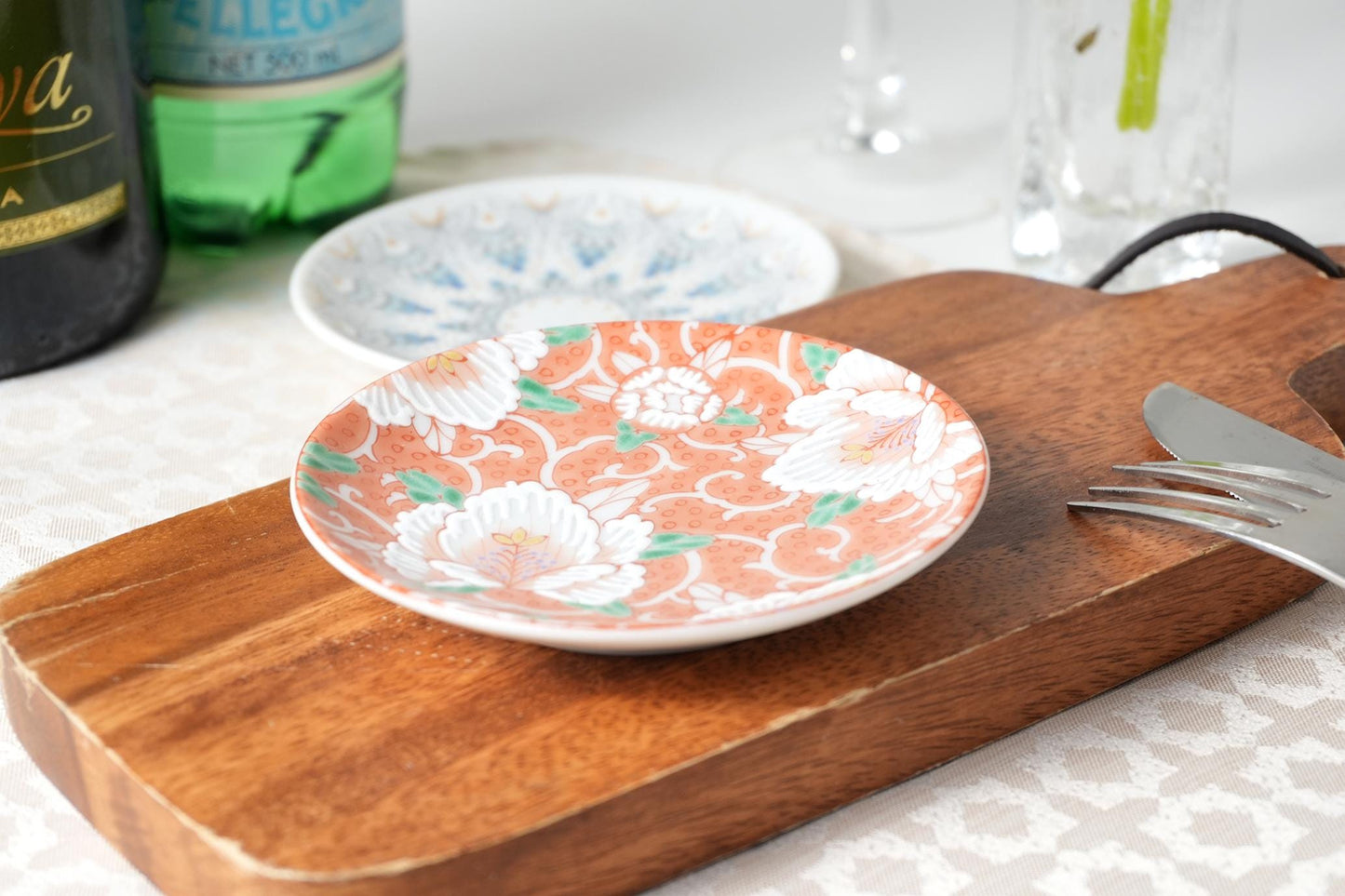 Kutani Art Small Plates: Akie Manyo Hana, under the supervision of Hoshizora Tamura