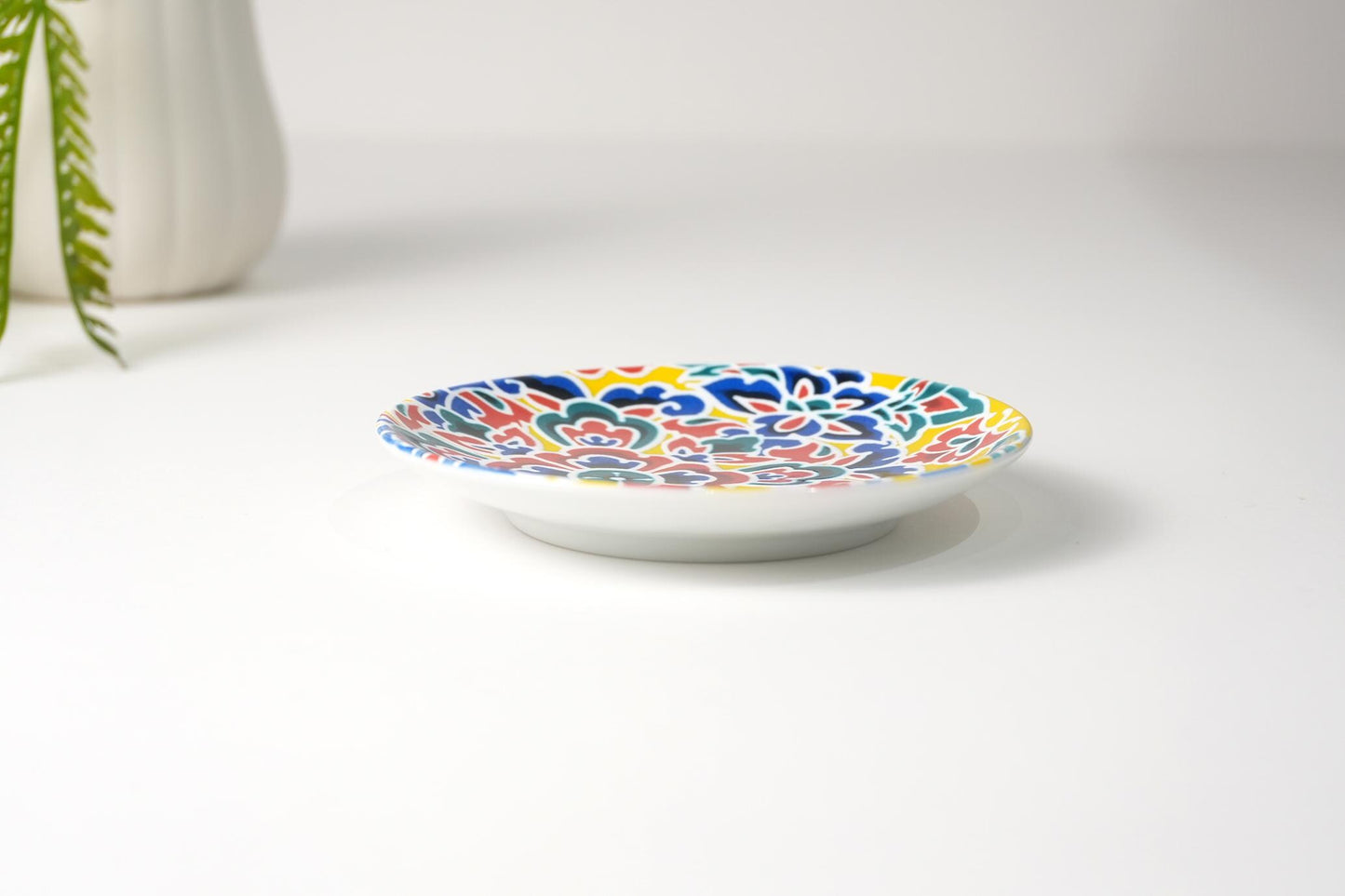 Kutani Art Small Plate with Yellow Ground and Flower Design, Supervised by Shiho Aikawa