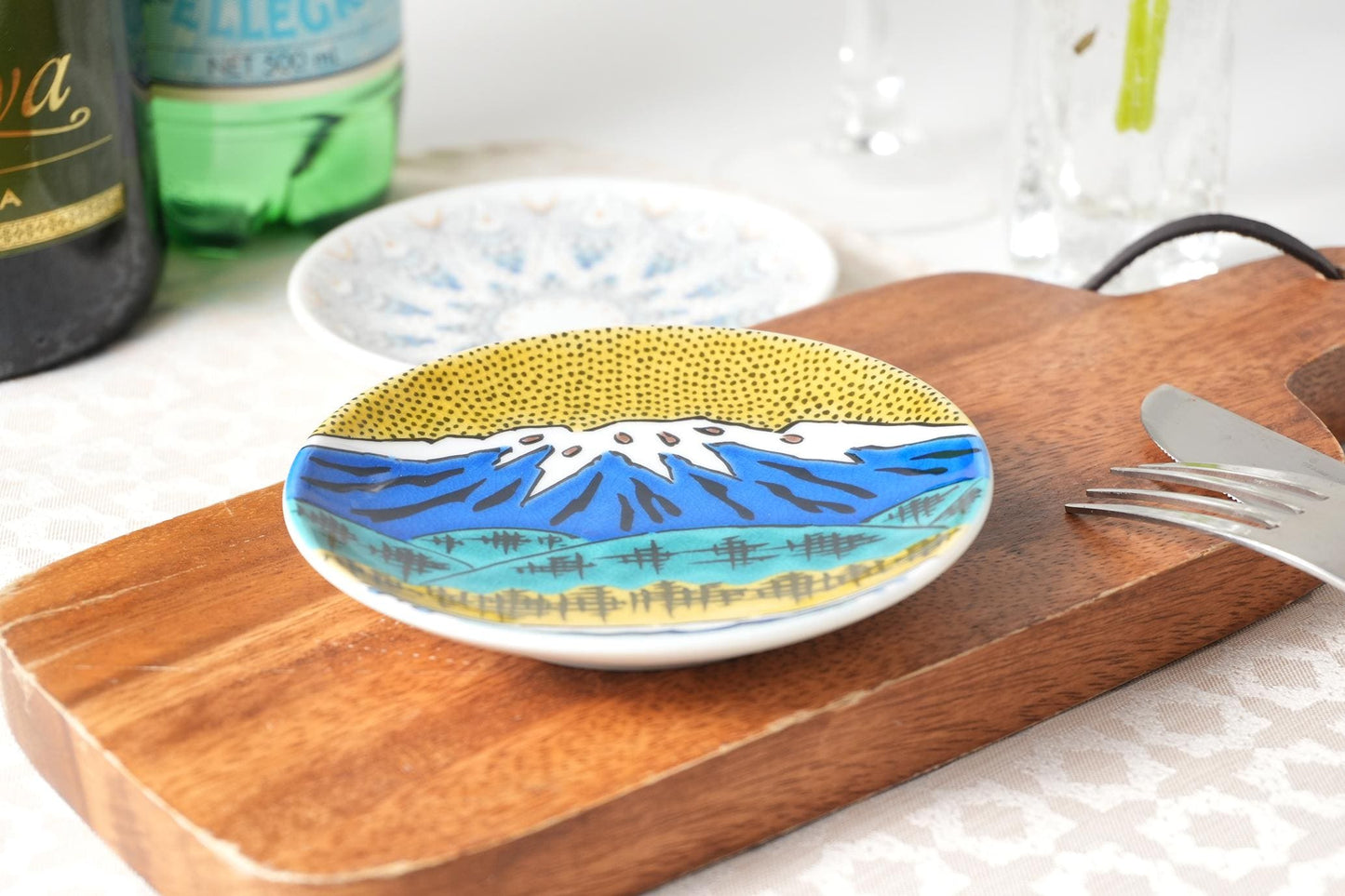 Kutani Art Small Plate: Hakusan as seen from Kibagata, supervised by Masao Miyamoto