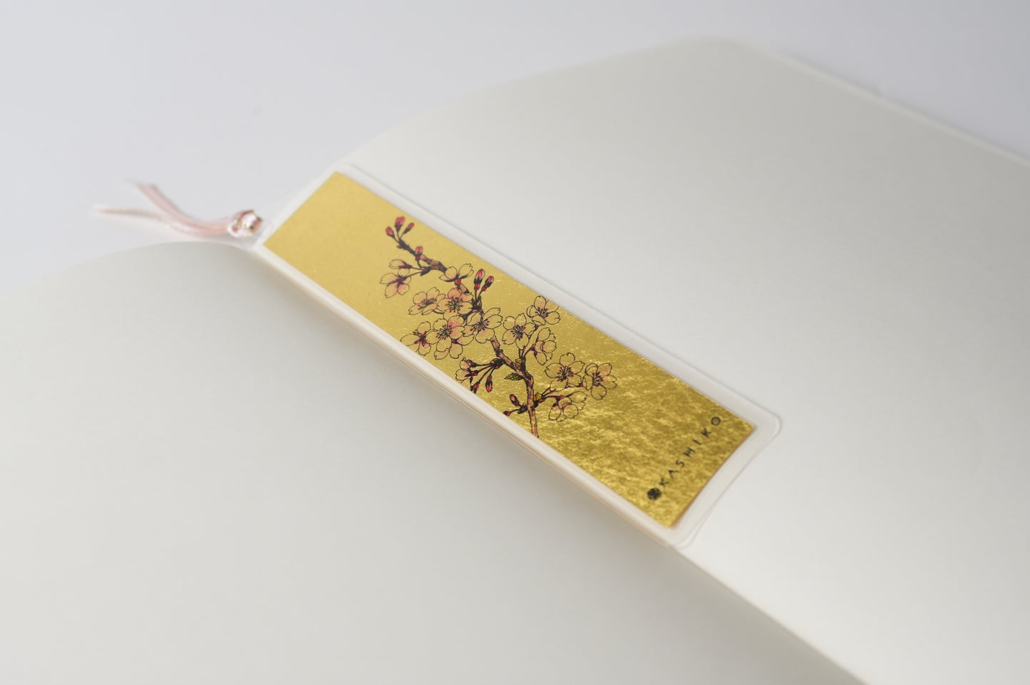 "GOLD SHIORI〈桜〉|金沢箔しおり・九谷焼作家デザイン・日本製 "