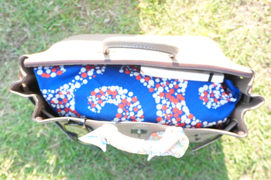 Glissez-en une dans votre sac – Emportez avec vous la beauté du Japon【Arabesque】