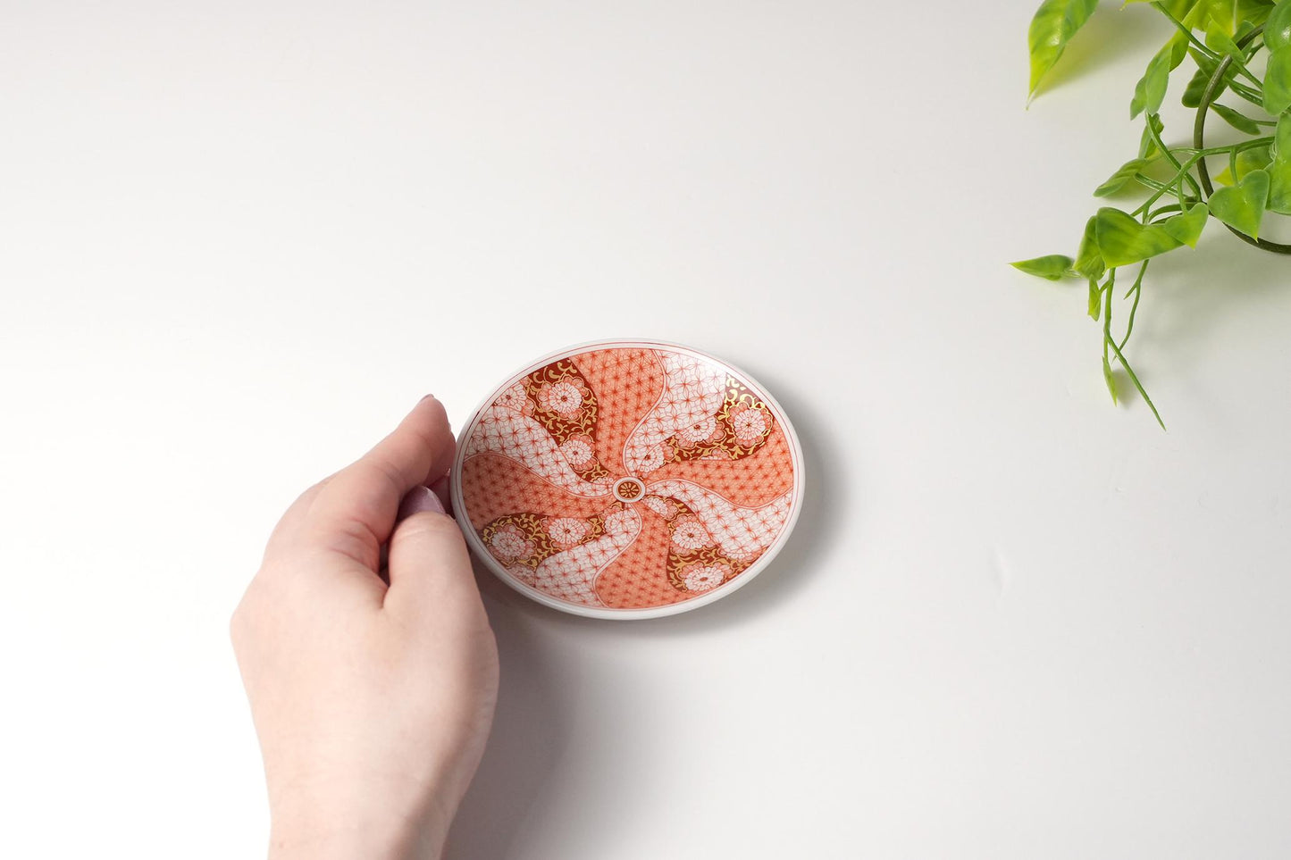 Kutani Art Small Plate, Red and White Design of Floral Scroll, Supervised by Reiko Fukushima