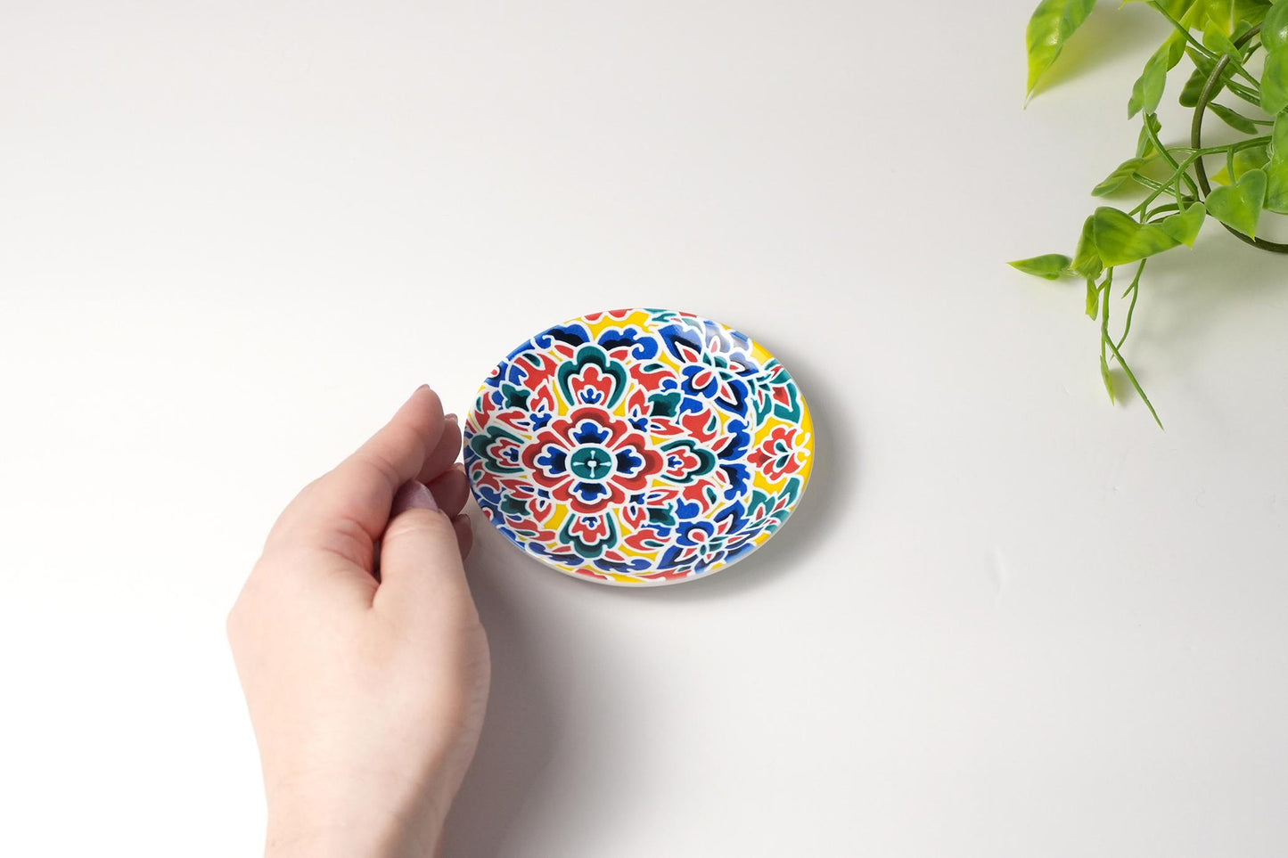 Kutani Art Small Plate with Yellow Ground and Flower Design, Supervised by Shiho Aikawa