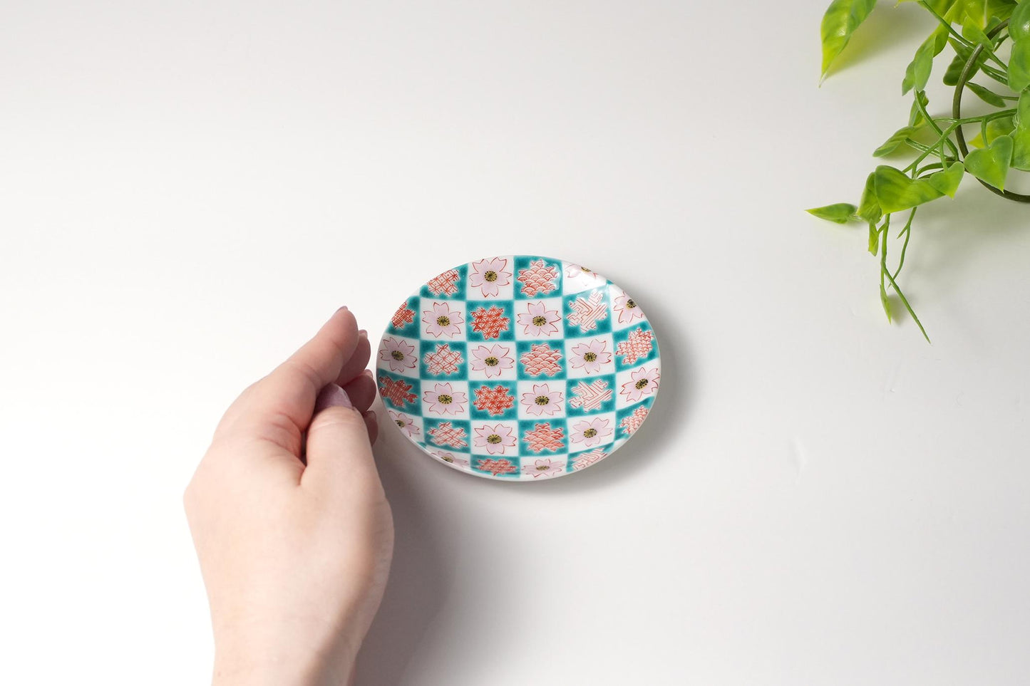 Kutani Art Small Plate, Cherry Blossom Design, Supervised by Yuki Tanaka