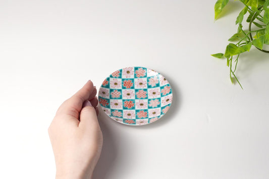 九谷アート小皿〈桜小紋〉田中柚伎監修|市松模様×桜・日本製・ギフト箱入り