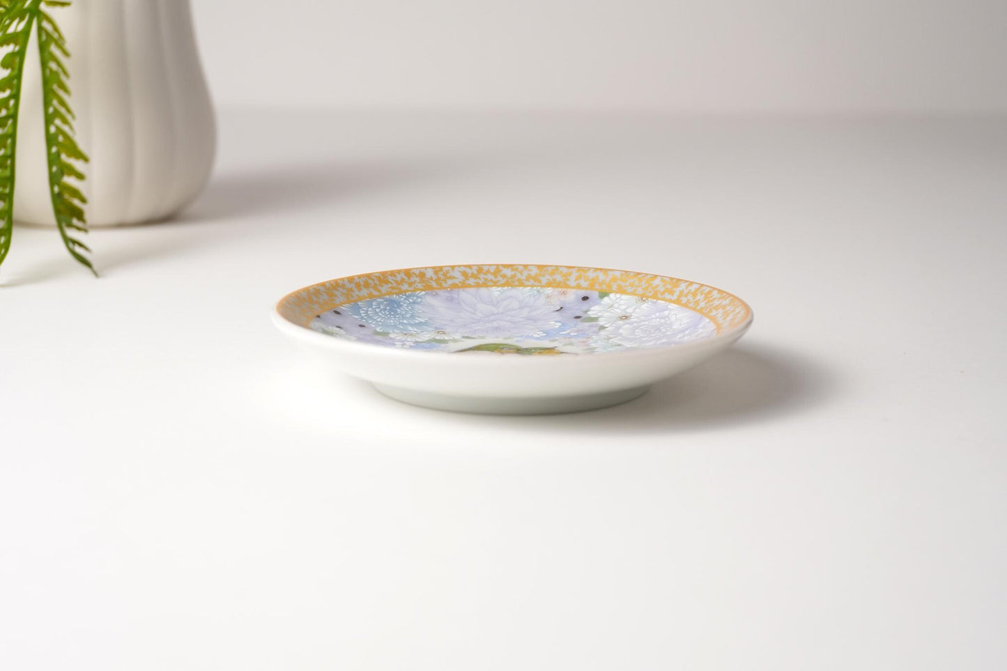 Kutani Art Small Plate, Flowers in Light Pink, with White Eyes, supervised by Satomi Kawata