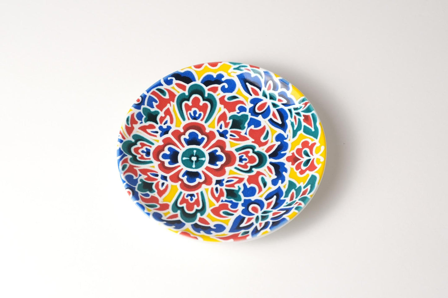Kutani Art Small Plate with Yellow Ground and Flower Design, Supervised by Shiho Aikawa