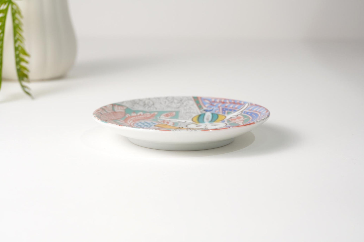 Kutani Art Small Plates Fukuto, supervised by Kaya Inazumi