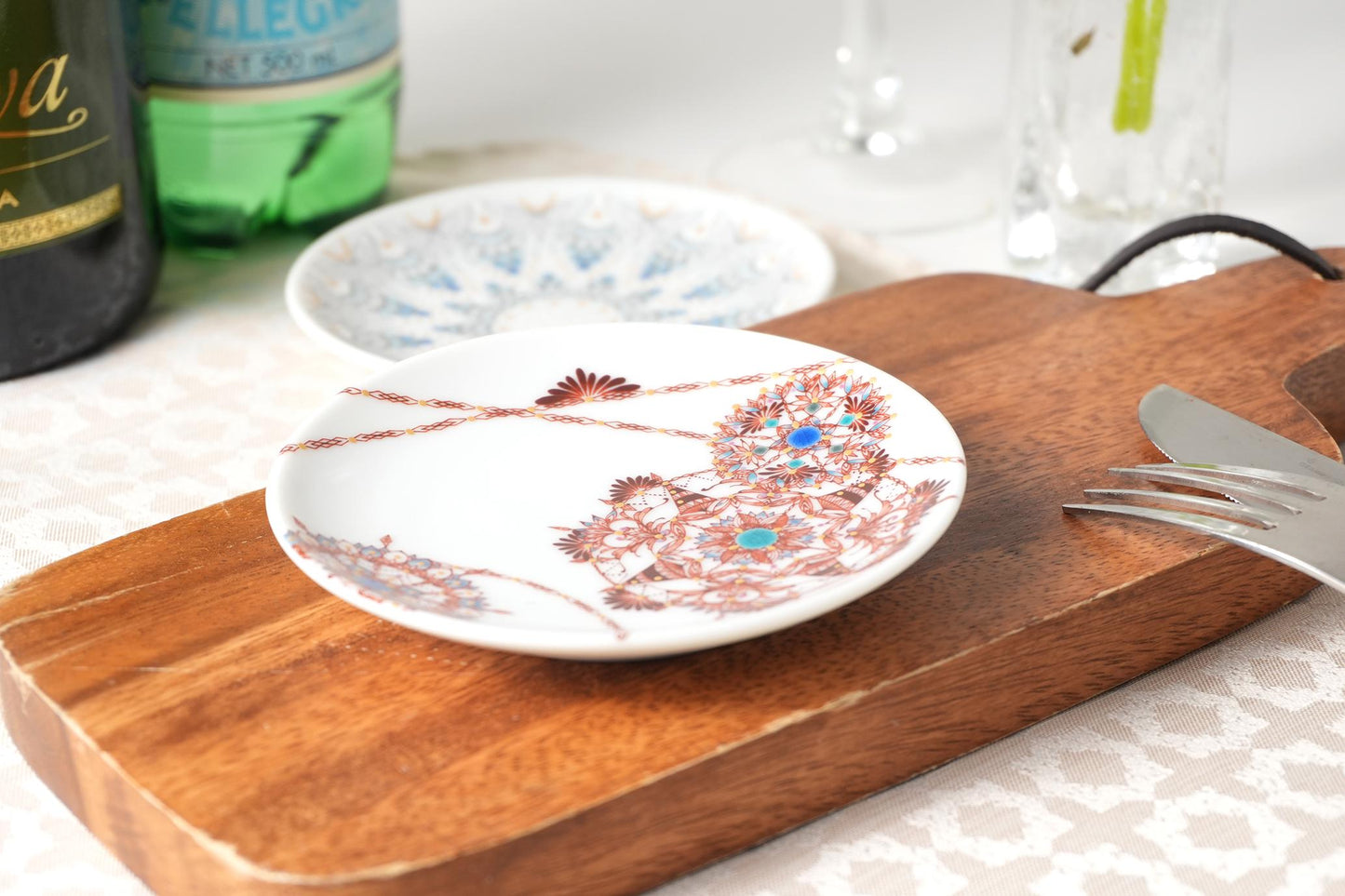 Kutani Art Small Plate with Grape Design in Tea-colored Glaze, Supervised by Shinya Uwabe