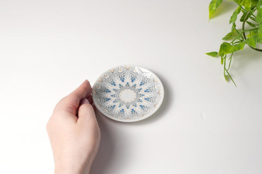 Kutani Art Small Plate: Choka Kasumi, supervised by Mika Nishino
