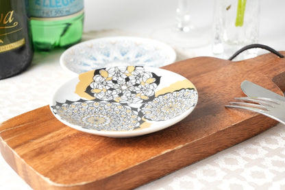 Kutani Art Small Plates: Gold and Silver Fine-Line Painting, Supervised by Shunjiro Ishitomi