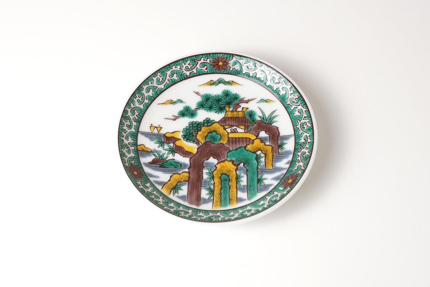Kutani Art Small Plate: Yoshidaya Landscape, supervised by Takayuki Nukagawa