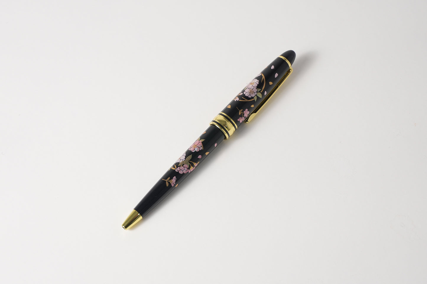 Urushi lacquer ballpoint pen / cherry blossoms