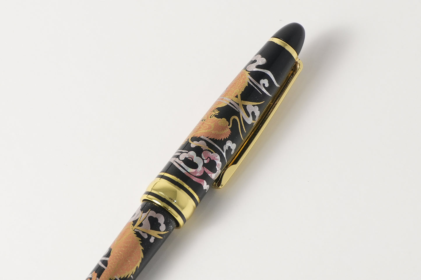 Urushi-lacquered ballpoint pen / dragon