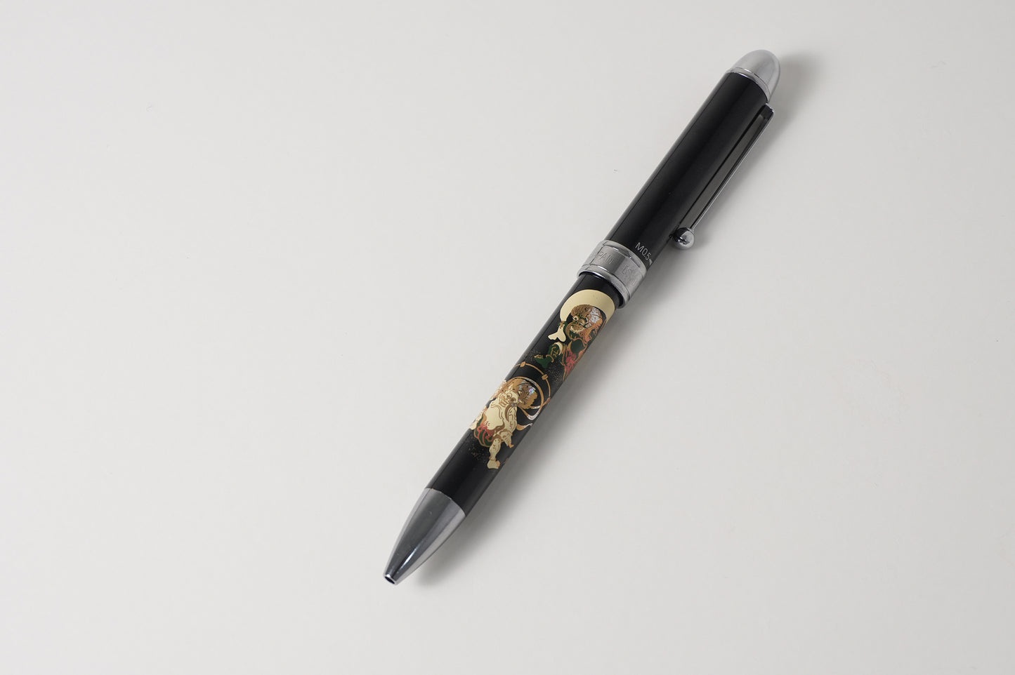 Lacquer-ware ballpoint pen (black/red) / mechanical pencil-style wind and thunder gods Made in Japan, platinum