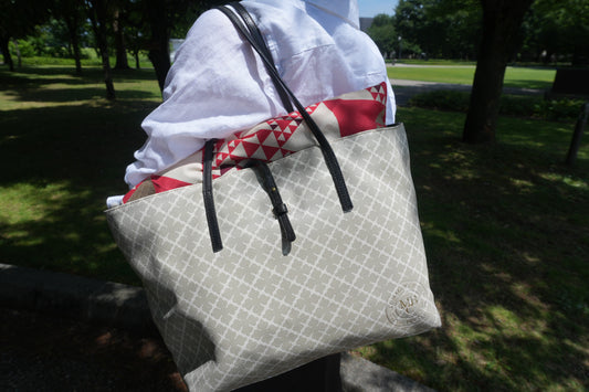 バックにそっと1枚。日本の美を持ち歩く【鱗赤】