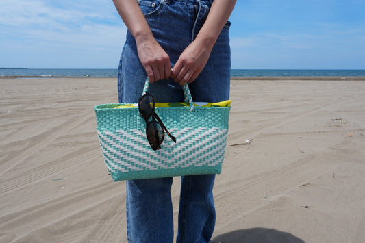 バックにそっと1枚。日本の美を持ち歩く【ひるがお黄色】